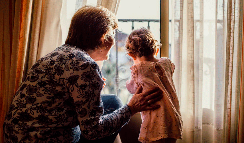 Nieta con abuela